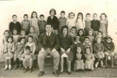 Δημοτικό Σχολείο Ακρούντας.12 Φεβρουαρίου 1965. Α', Β' και Γ' τάξη με Δάσκαλο τον ο κ. Τάσο και Δασκάλα την κ. Σοφρωνία.