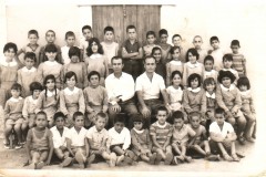 Δημοτικό Σχολείο Ακρούντας. 18 Ιουνίου 1969.  Δάσκαλοι οι κ. Κώστας Παπαδόπουλος και κ. Στέλιος Ευθυμίου.